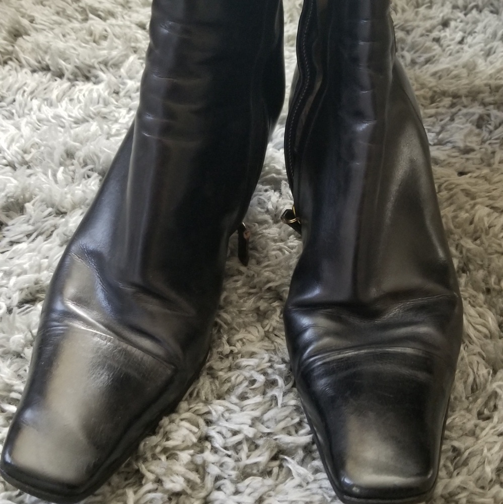 Boots Chanel